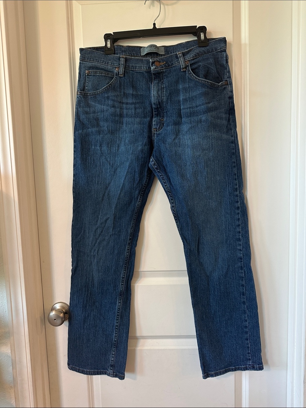 Wrangler Straight-Leg Jeans in Dark Blue Denim